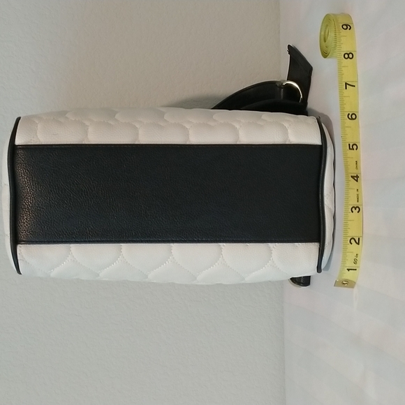 XOX BETSY JOHNSON PURSE Cream, Black, and Gold Heart Bag. - Picture 9 of 14